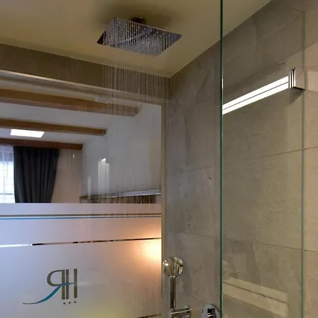 Hotel Rousseau 3*