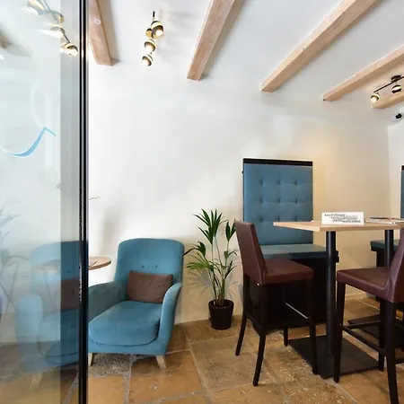 Hotel Rousseau