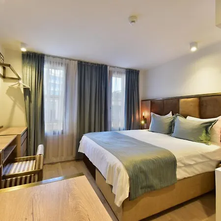 Hotel Rousseau 3*