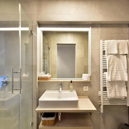 Rousseau Hotel