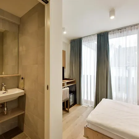 Rousseau Hotel