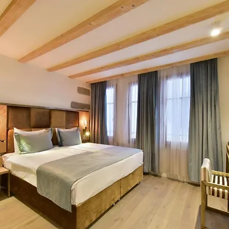 Rousseau 3*