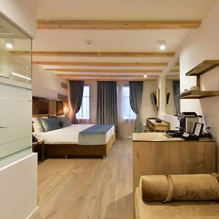 Rousseau 3*